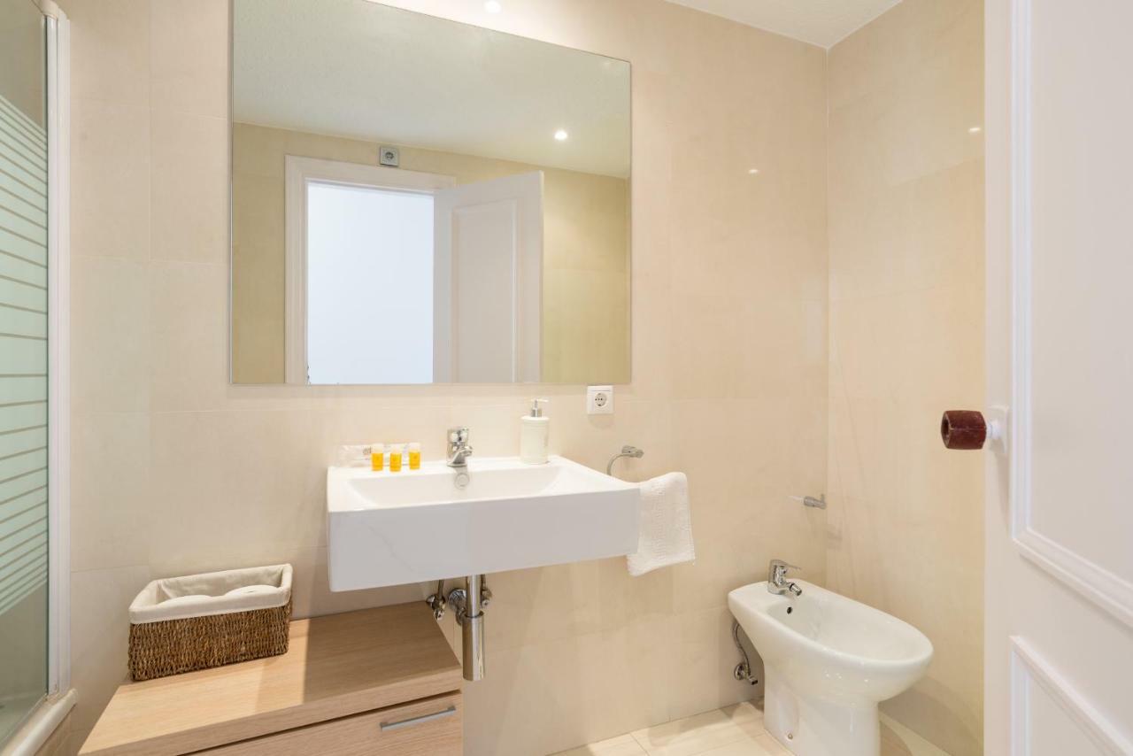 Tgh/ Marbella Beachfront And Center Ngoại thất bức ảnh