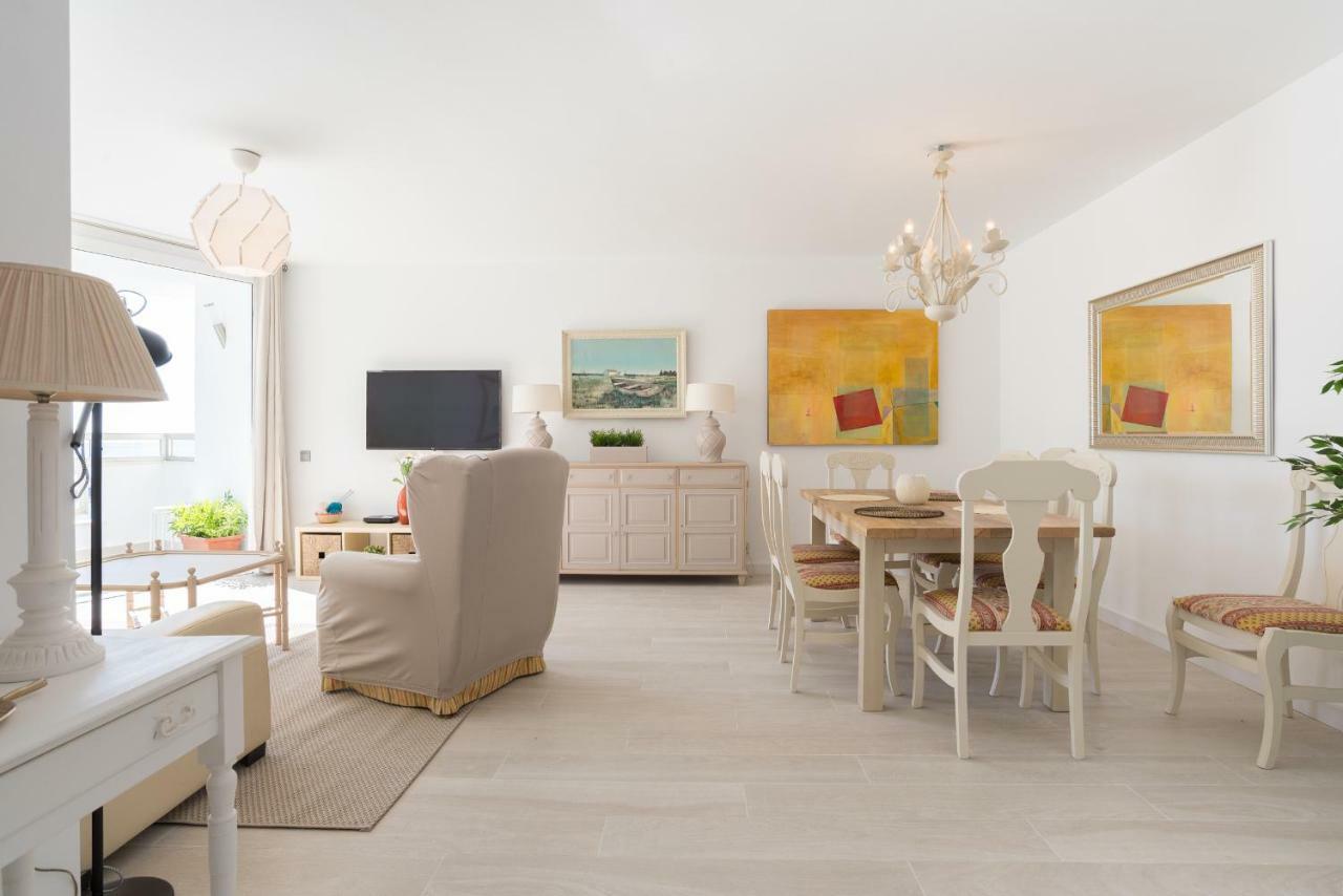 Tgh/ Marbella Beachfront And Center Ngoại thất bức ảnh