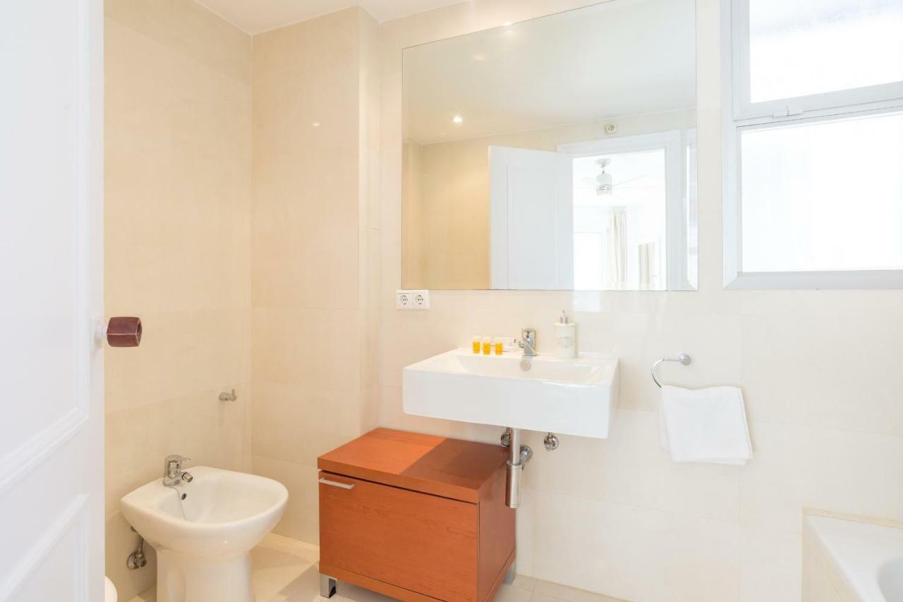 Tgh/ Marbella Beachfront And Center Ngoại thất bức ảnh